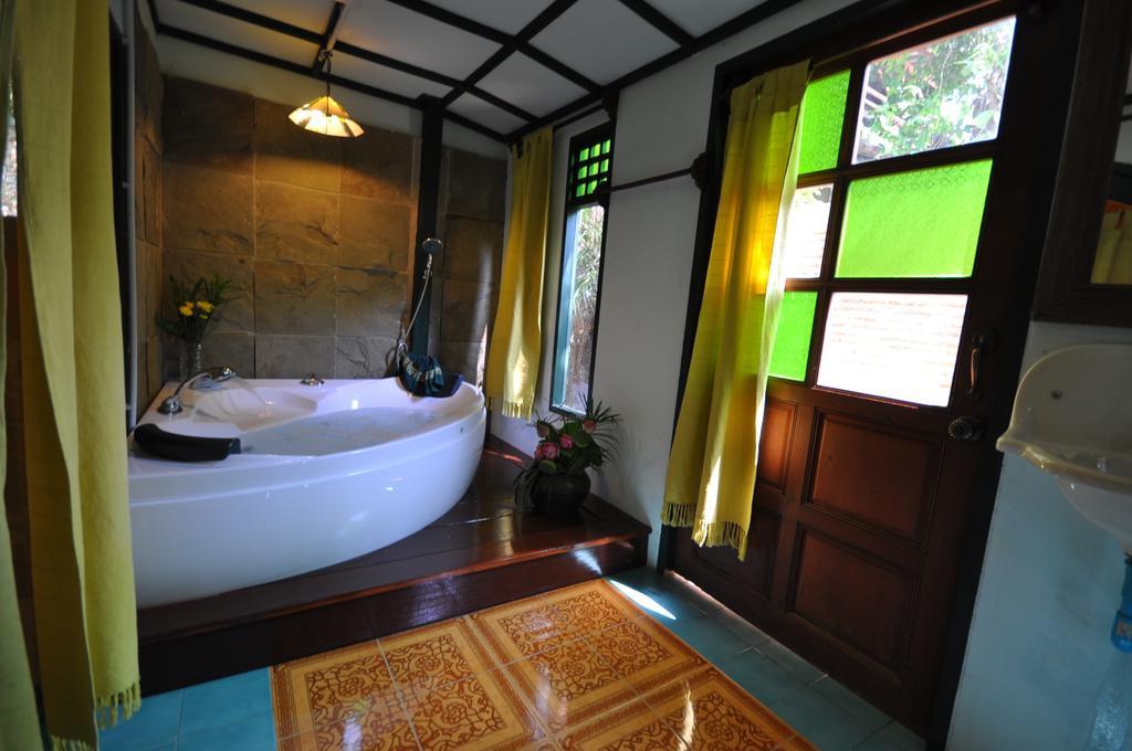 Ayutthaya Bouchic Hostel Экстерьер фото