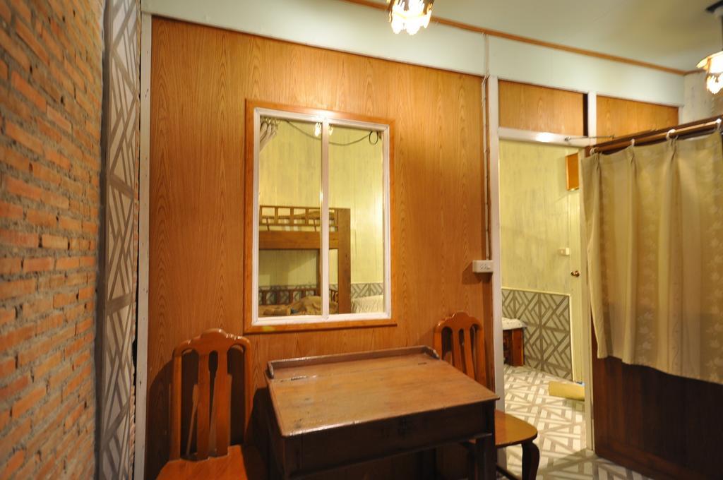 Ayutthaya Bouchic Hostel Экстерьер фото