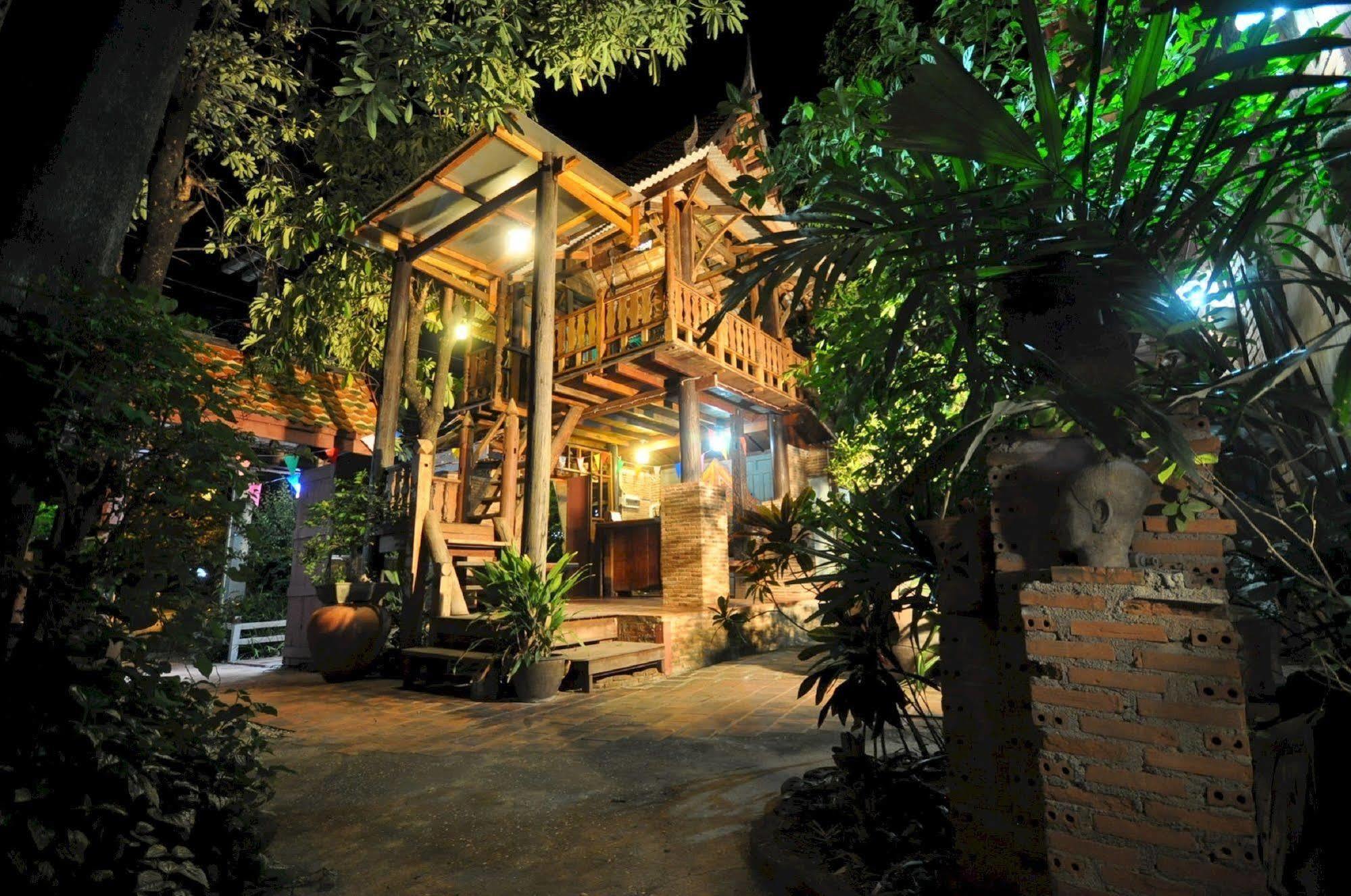 Ayutthaya Bouchic Hostel Экстерьер фото