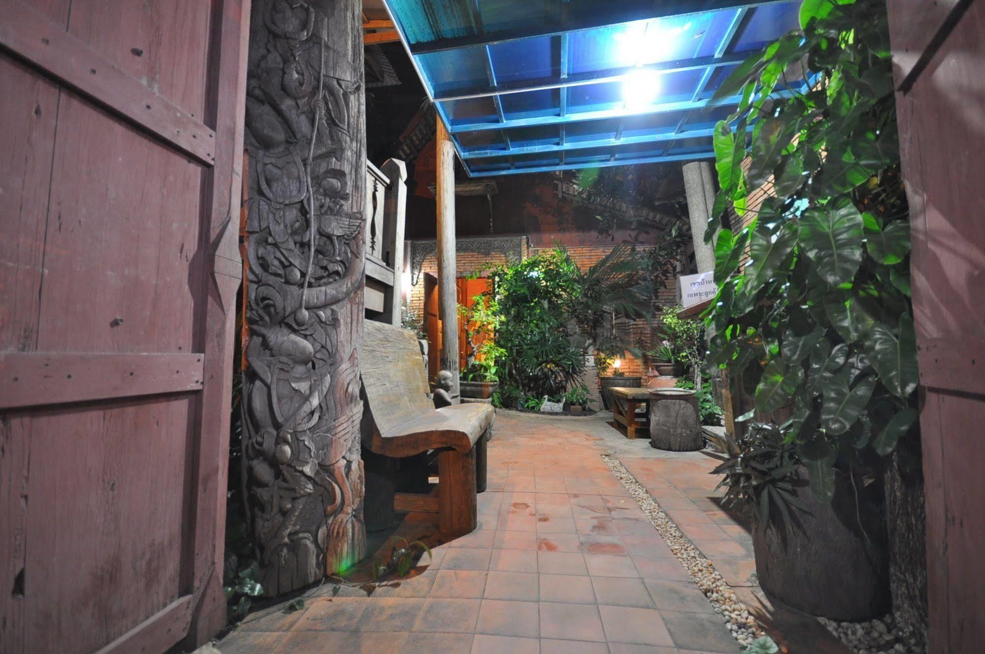 Ayutthaya Bouchic Hostel Экстерьер фото