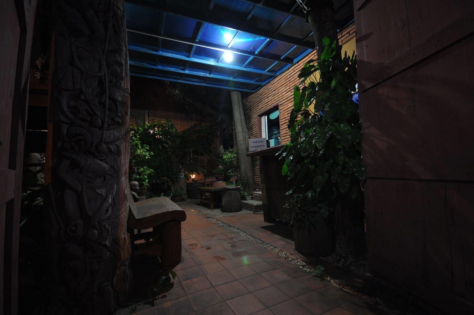 Ayutthaya Bouchic Hostel Экстерьер фото