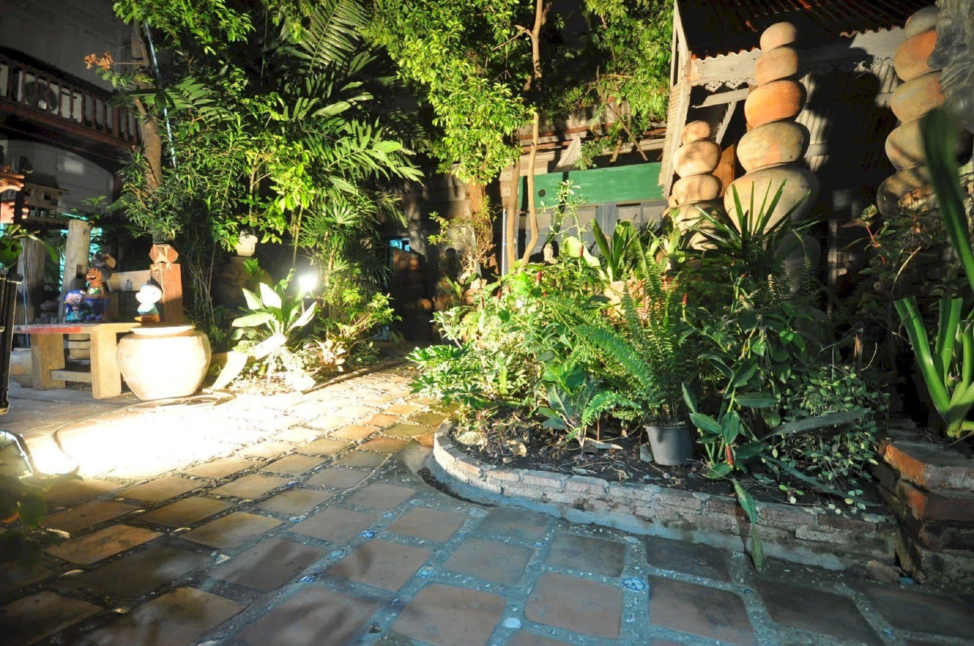 Ayutthaya Bouchic Hostel Экстерьер фото