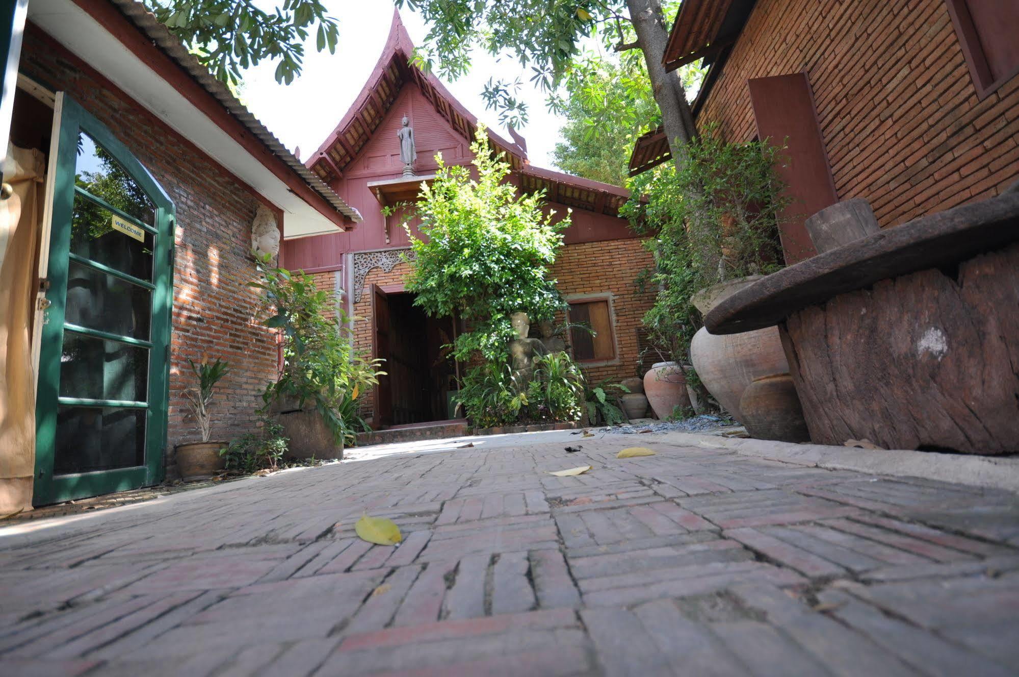 Ayutthaya Bouchic Hostel Экстерьер фото