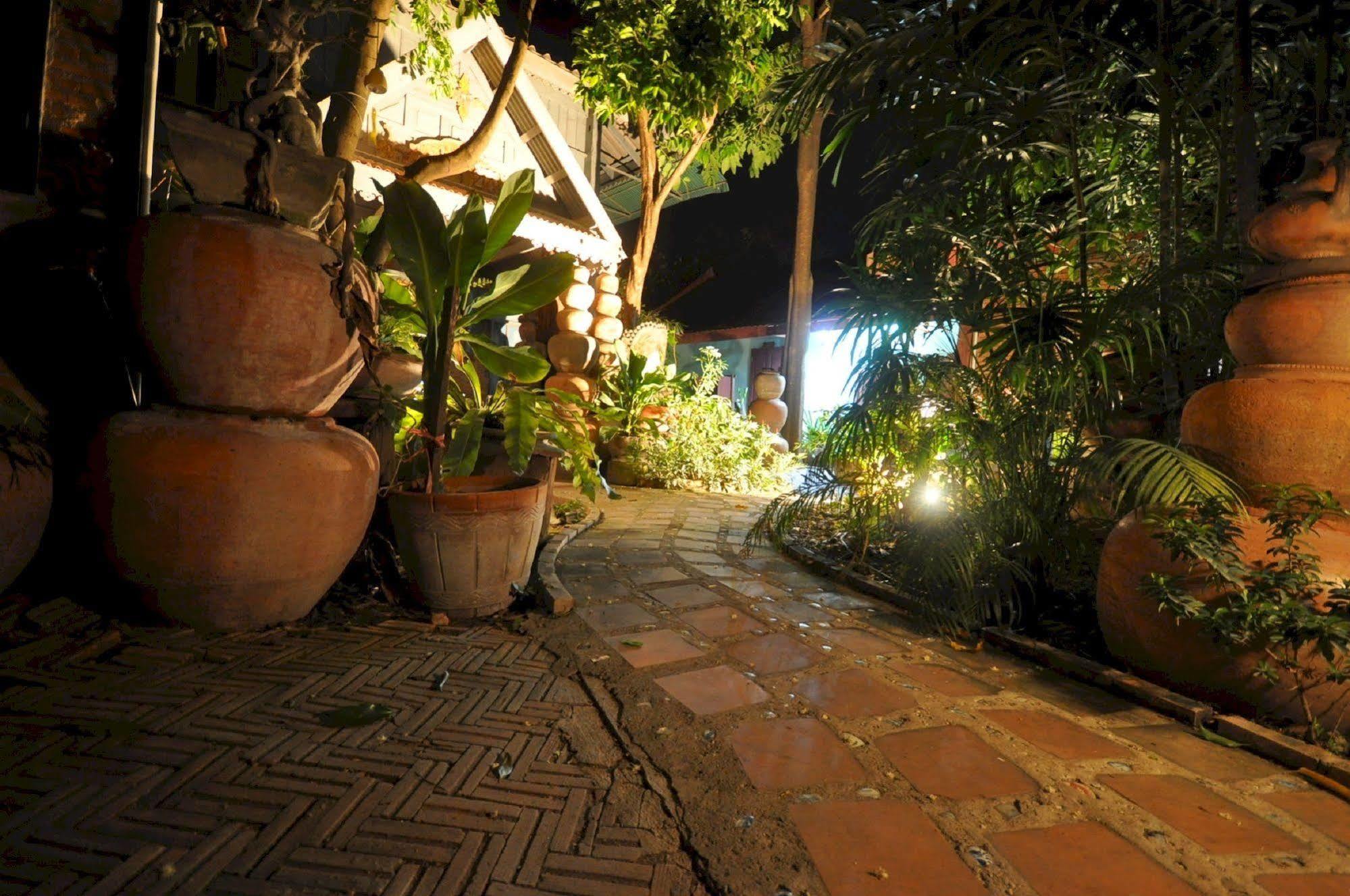 Ayutthaya Bouchic Hostel Экстерьер фото