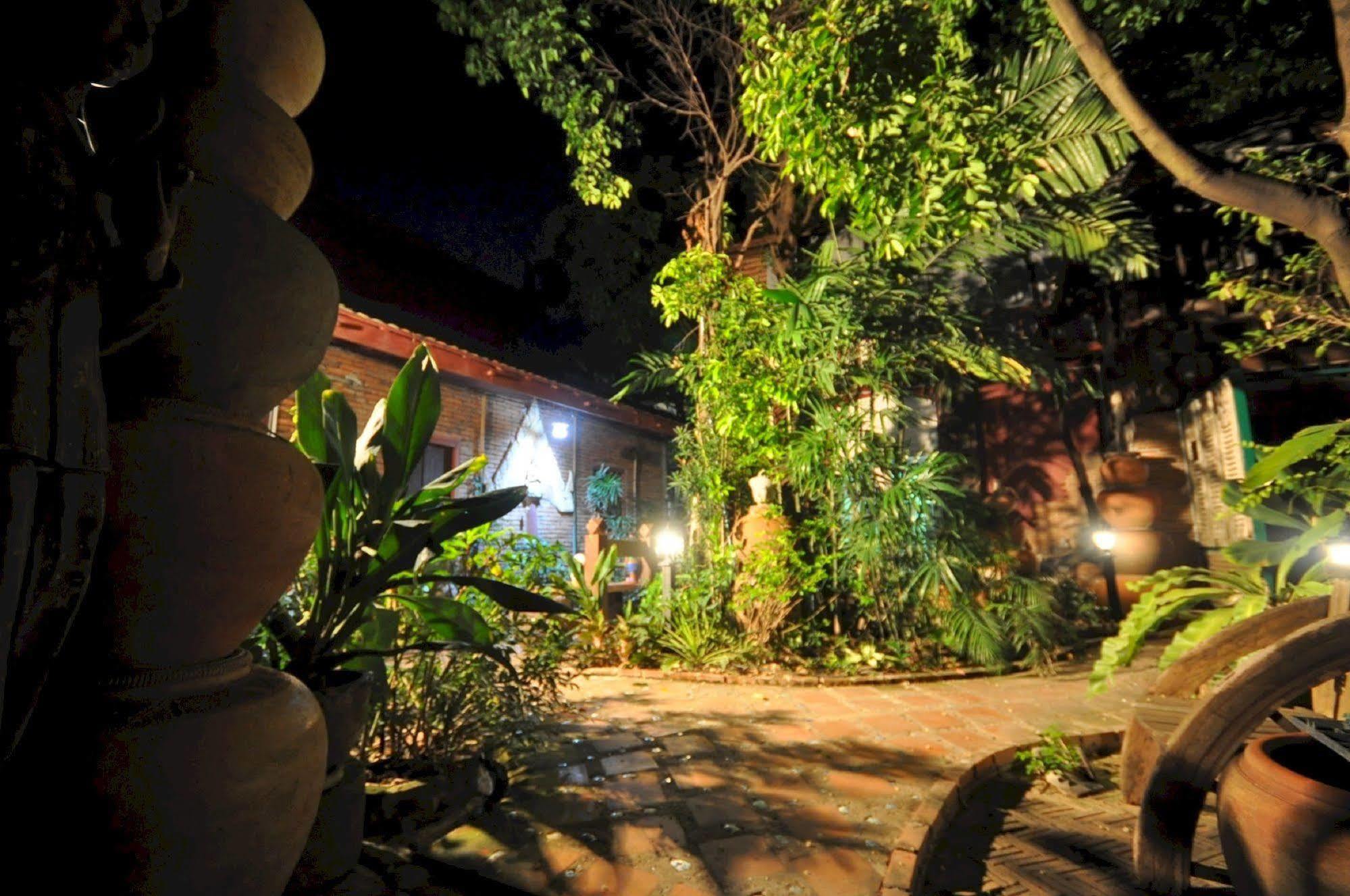 Ayutthaya Bouchic Hostel Экстерьер фото