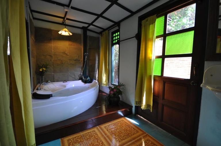Ayutthaya Bouchic Hostel Экстерьер фото